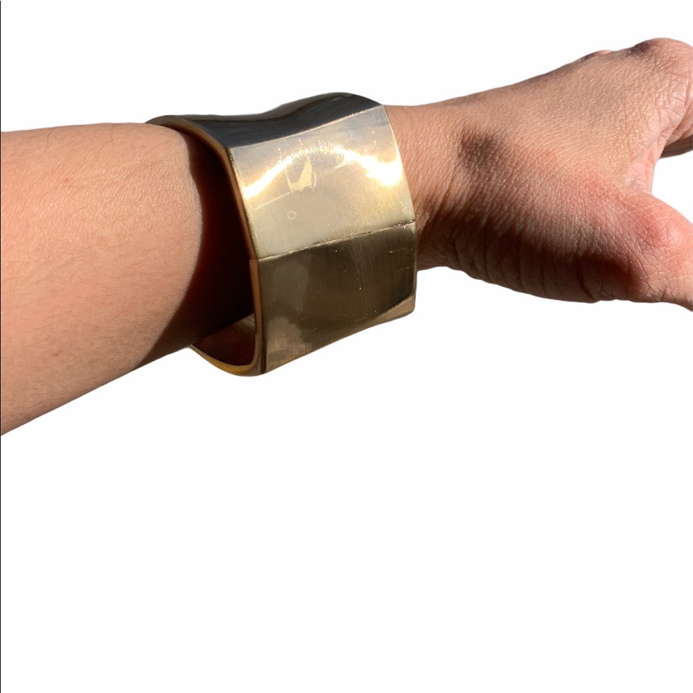 Chunky gold colored bracelet